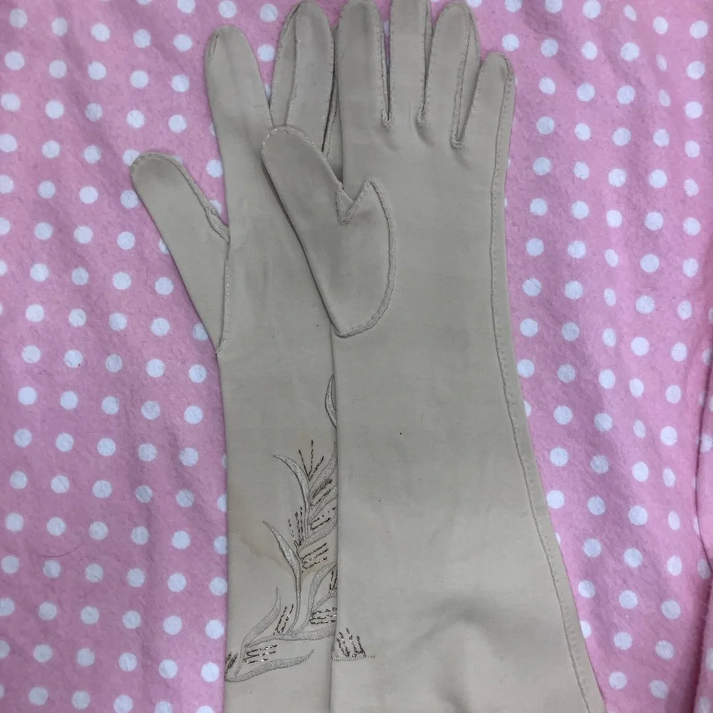 Vintage Cream Embroidered Gloves 6 1/2